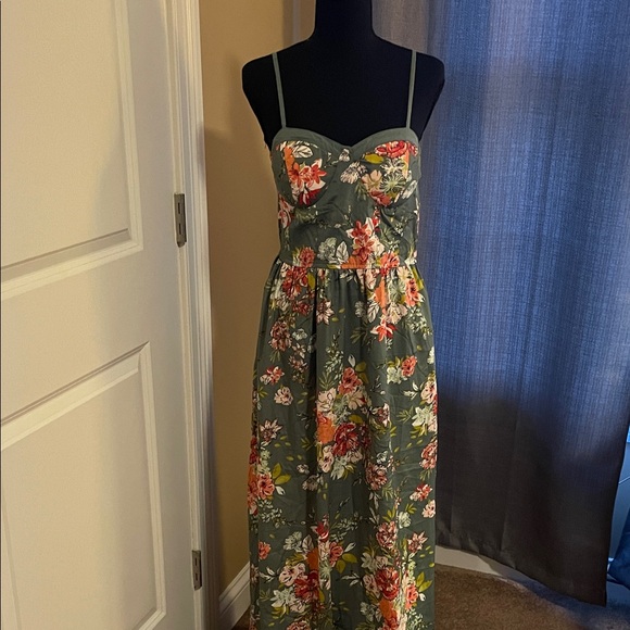 Band Of The Free Dresses & Skirts - Band of the Free Floral Maxi Dress with Spaghetti Straps Size Large